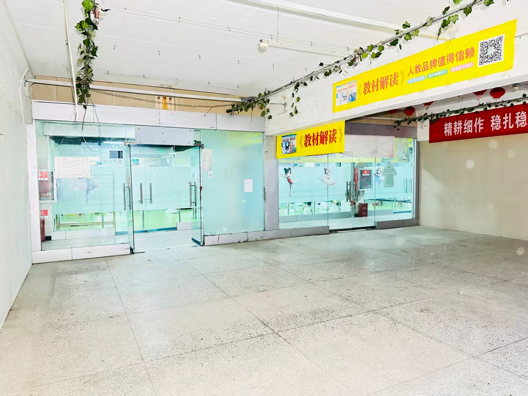 016县道提供写字楼、商铺、展示空间、直播间等多种面积选择，满足企业办公、研发、展示、运营等多元需求。